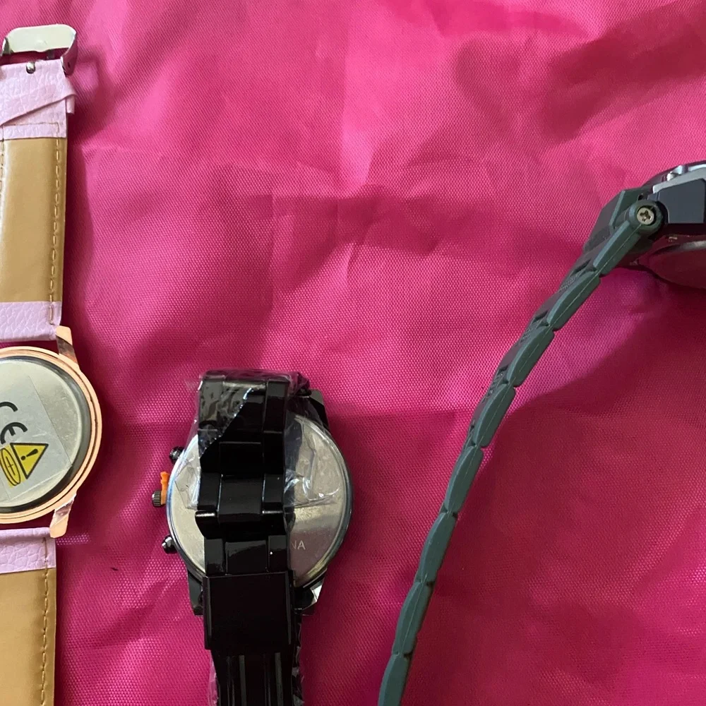 Set of Four Stylish Watches - Picture 6 of 13